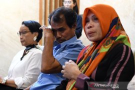 Two Indonesians held hostages by Abu Sayyaf in Southern Philippines return home