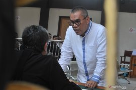 Sidang kasus suap Bupati Muara Enim  Page 4 Small