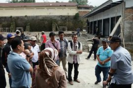 Bupati Tanah Datar desak rekanan segera selesaikan pasar sayur Koto Baru