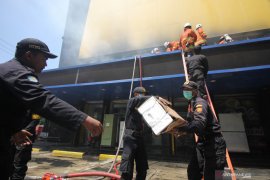 UFO Electronics terbakar