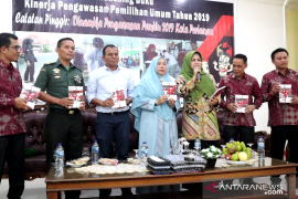Bawaslu Pariaman luncurkan buku "Catatan Pinggir: Dinamika Pengawasan Pemilu 2019 Kota Pariaman"