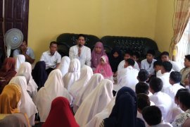 Ketika anggota DPRD Sumbar  sumbang 100 persen gaji untuk konstituen