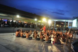 Tari Kecak di Bandara Ngurah Rai