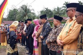 Traditional art is performed in thanksgiving for the Rumah Gadang Kudam Raja Sungai Kambut in Dharmasraya