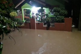 Sungai Batanghari meluap sebabkan delapan rumah di Tejoagung Kota Metro kebanjiran