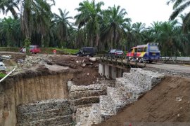 Jembatan bailey Tanah Jawa rampung dirakit