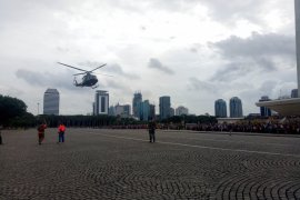 Helikopter tinjau banjir di Monas jadi tontonan