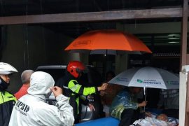 Camat Cipondoh benarkan satu anak diduga hilang hanyut banjir