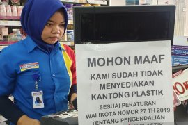 Minimarket hentikan penggunaan kantong plastik
