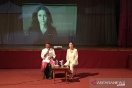 Terkait akreditasi internasional, ISI Denpasar datangkan sutradara Julie Taymor