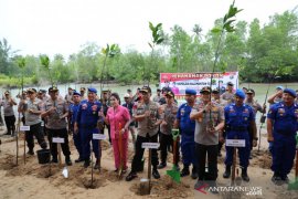 Brimob Polda Kaltim gelar aksi penanaman pohon mangrove