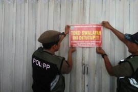 Melanggar perda, 15 toko swalayan di Trenggalek disegel