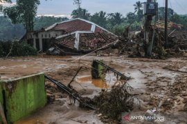 DELAPAN ORANG HILANG DAN RATUSAN RUMAH DI TERJANG BANJIR BANDANG  Page 2 Small