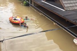 Minuman higienis dan praktis sangat dibutuhkan bagi pengungsi saat banjir