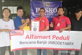 Alfamart alirkan bantuan kepada korban banjir di Jabodetabek dan sekitarnya