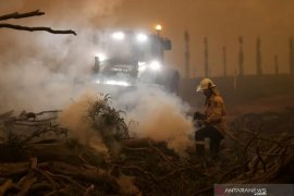 Bola api seperti badai hantam Australia