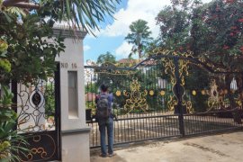 Rumah orang tua Reynhard Sinaga di Depok sepi