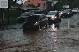 Hujan lebat guyur Bandarlampung akibatkan banjir Page 3 Small