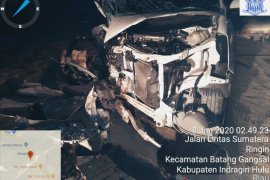 PNS Pekanbaru tewas usai Avanza-nya ringsek diseruduk tronton di Indragiri Hulu
