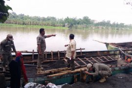 Satpol PP Kediri peringatkan warga tak menambang pasir di Sungai Brantas