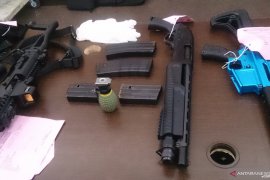 Putra Ayu Azhari terima 'fee' penjualan senjata api Rp9 juta