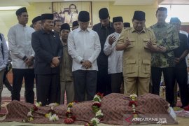 Prabowo melayat Rektor UKRI