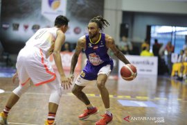 Gary Jacobs bukukan kemenangan perdana