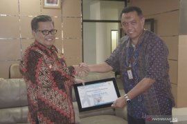 PLN bestows Balangan Regent for zero arrears