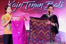 Dekranasda Bali: gunakan tenun asli untuk sejahterakan perajin