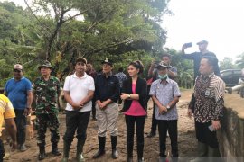 Komisi IX DPR imbau pemerintah  perbaiki fasum pascabanjir di Sangihe