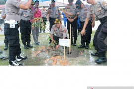 Polres Belitung galakkan kegiatan penanaman pohon guna lestarikan alam
