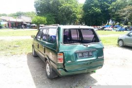 Pohon Tumbang Timpa Mobil Di Kawasan Gor H Agus Salim