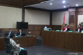 Rommy umpamakan kisahnya dengan film "Ketika Cinta Bertasbih"