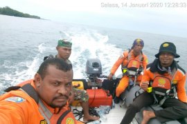Operasi SAR Biak pencarian korban perahu motor terbalik masih nihil