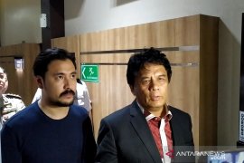 Diperiksa delapan jam, Ello sebut dirinya korban investasi MeMiles (Video)