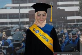Spirlee, pernah bekerja di laundry kini jadi wisudawati terbaik IPB