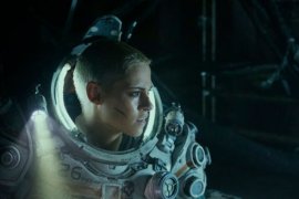 Perankan Norah Price, Kristen Stewart kenakan  kostum berbobot 50kg di film "Underwater"