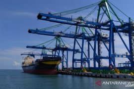 PT Pelindo IV segera datangkan crane untuk Pelabuhan Kendari dan Ternate