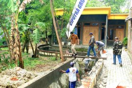 Ciputra bantu warga Dukuh Sepat perbaiki selokan
