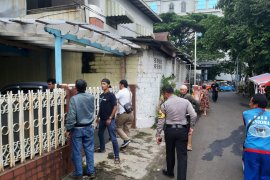 Tiga jari satpam Komplek perumahan TNI AL putus ditebas pencuri motor