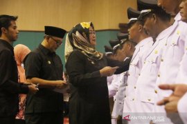 Mobil operasional desa tidak  dipasang stiker, Bupati Bogor sindir para kades saat pelantikan