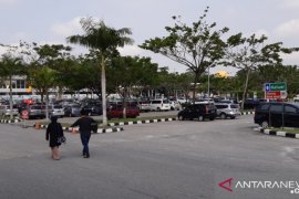 Parkiran Bandara SSK II Pekanbaru hasilkan Rp1 miliar per bulan. Pekanbaru dapat berapa?