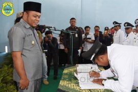 Wabup Tanjabtim ingatkan kades terpilih tak asal ganti perangkat