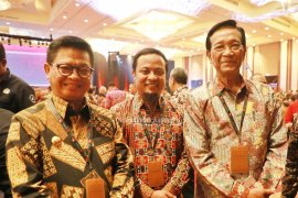 Gubernur  di Pertemuan Tahunan Industri Jasa Keuangan