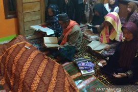 Pemakaman Nina, TKW asal Sukabumi yang meninggal di Arab Saudi diiringi ratusan warga