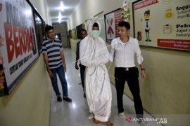 PELAKU PRANK POCONG JALANAN DITANGKAP POLISI Page 1 Small