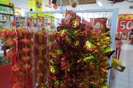 Penjualan pernak-pernik Imlek makin marak