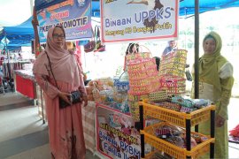PKBM Farilla Ilmi Padang daur ulang sampah jadi produk bernilai jual