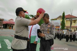 Kapolres beri helm merah kepada personil indisipliner