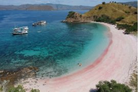 Pesona surga tersembunyi di ujung selatan timur Lombok